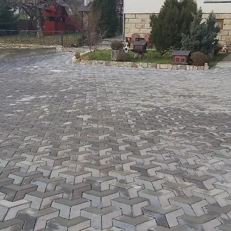 Casa de hóspedes три серця чан баня