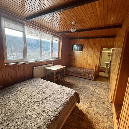 Casa de hóspedes три серця чан баня 3*