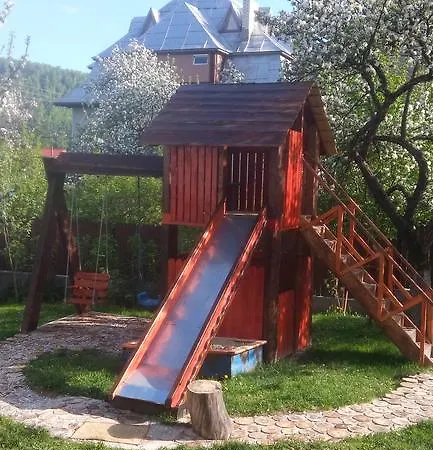 Casa de hóspedes три серця чан баня